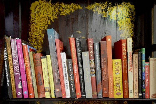 Zdjęcie książek na półce